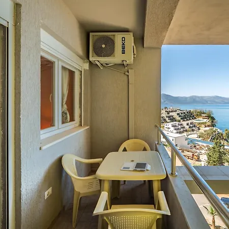 Spectacular Sea Views, In شقة
